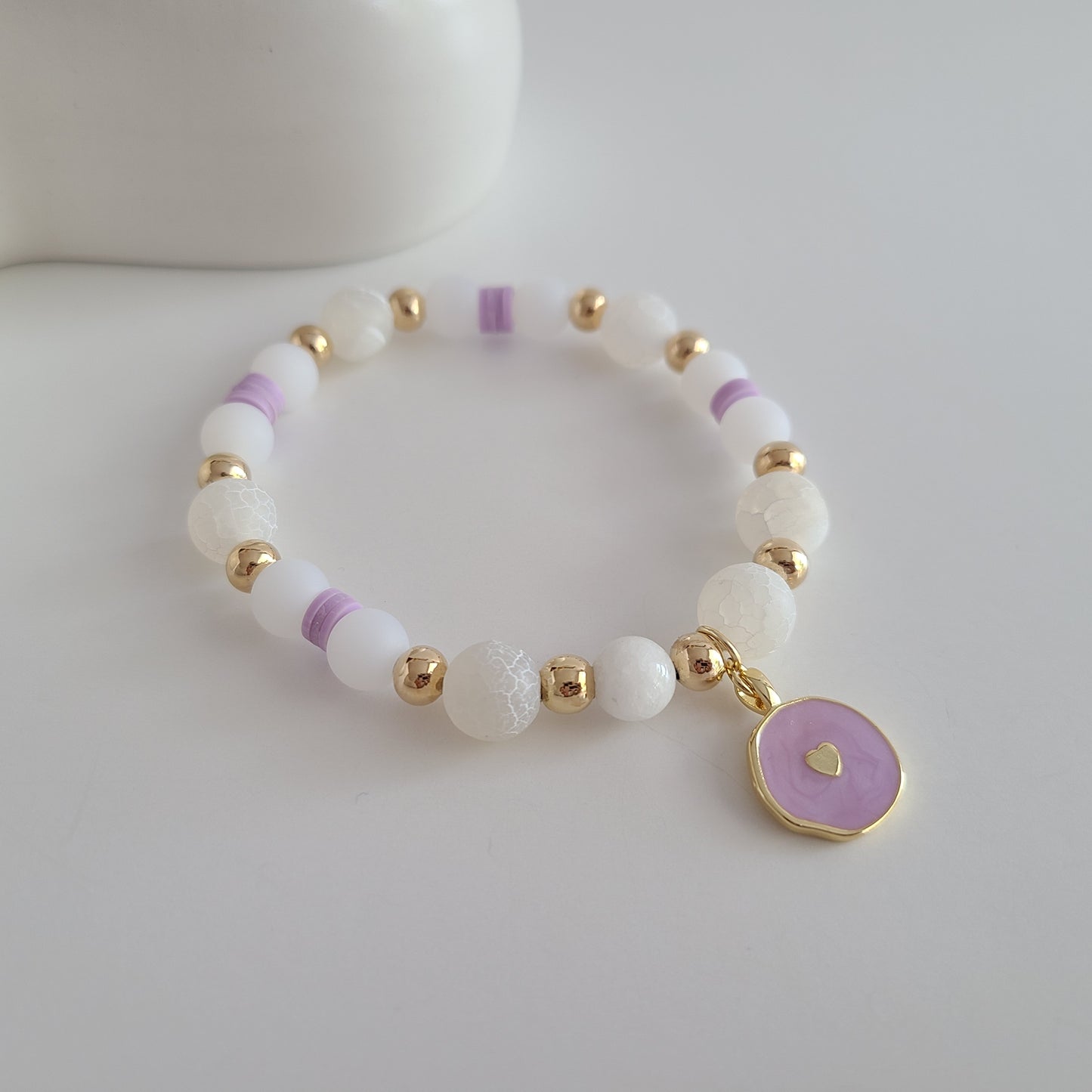 Bracelet en jade blanc et coeur lilas