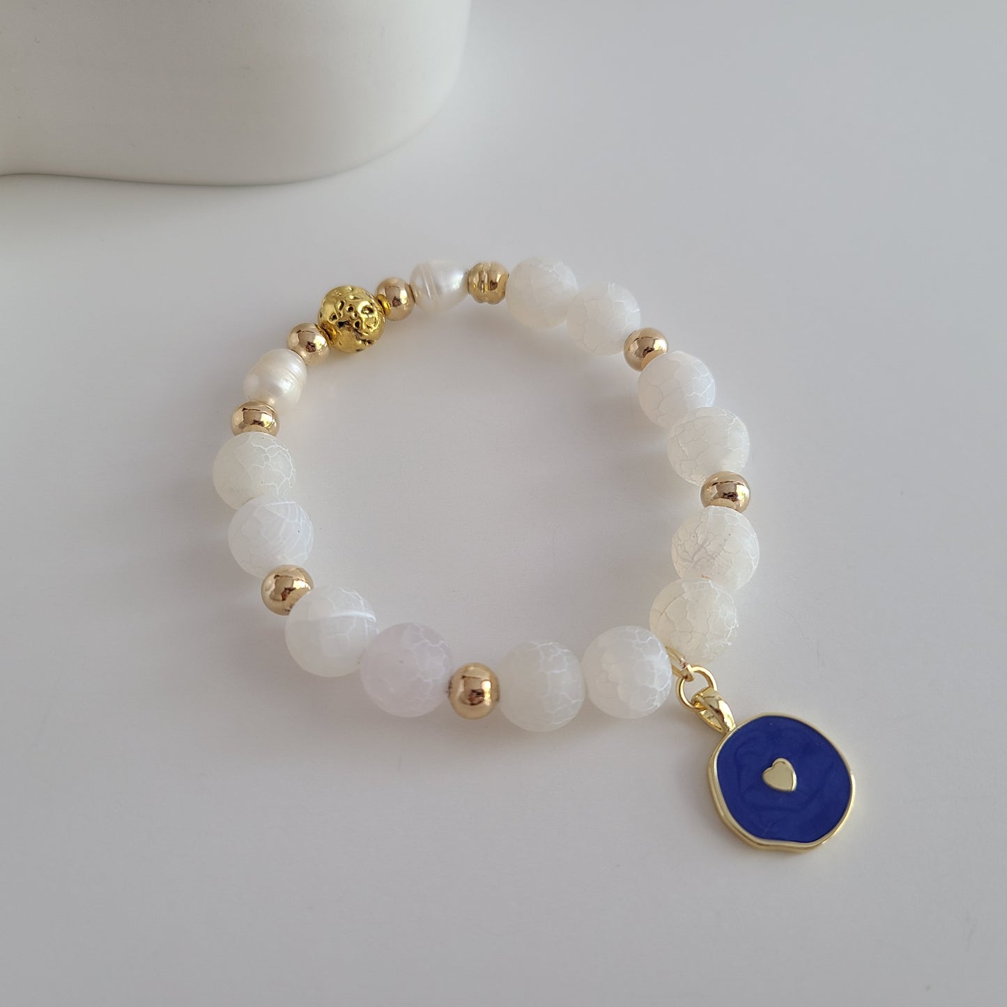 Bracelet en jade blanc et cœur bleu