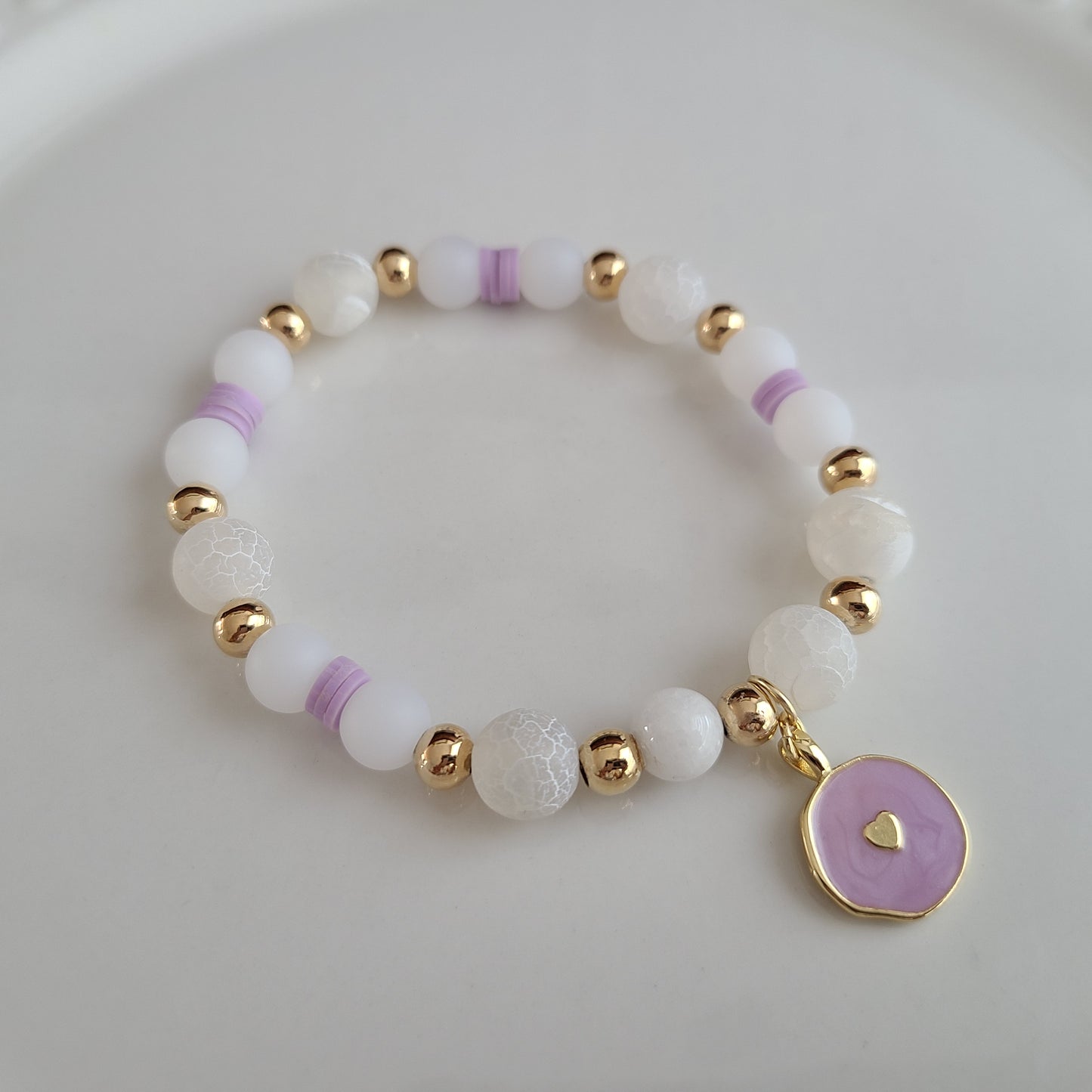 Bracelet en jade blanc et coeur lilas