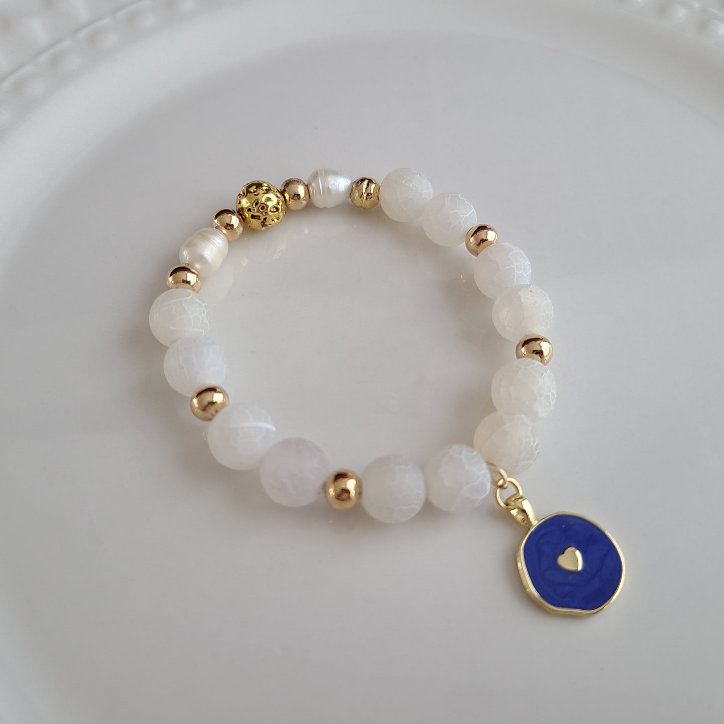 Bracelet en jade blanc et cœur bleu