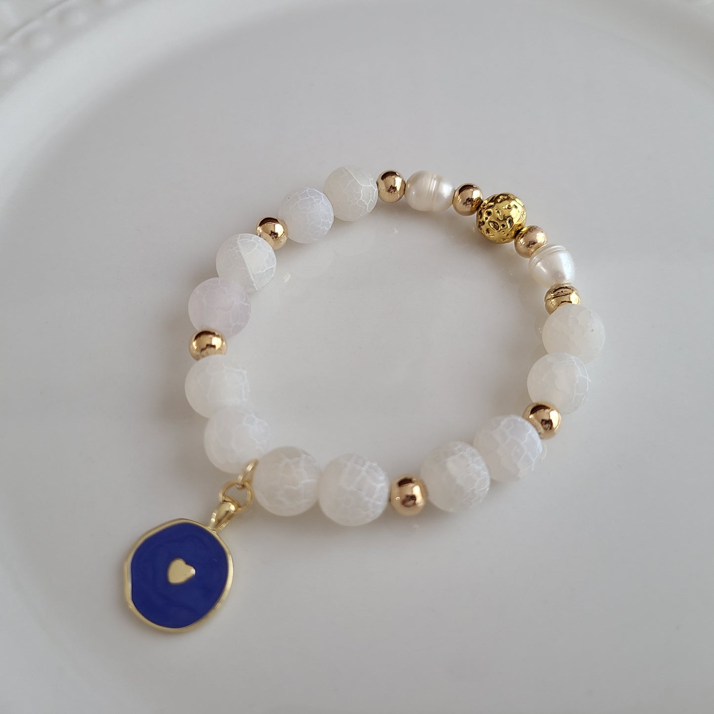 Bracelet en jade blanc et cœur bleu