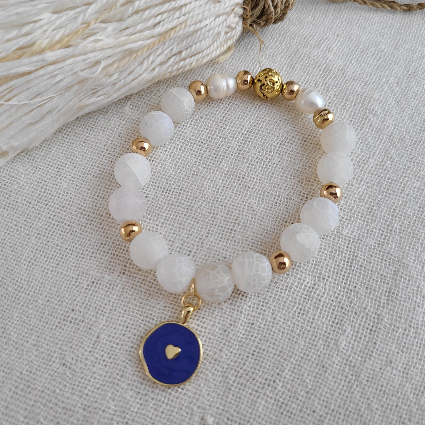 Bracelet en jade blanc et cœur bleu