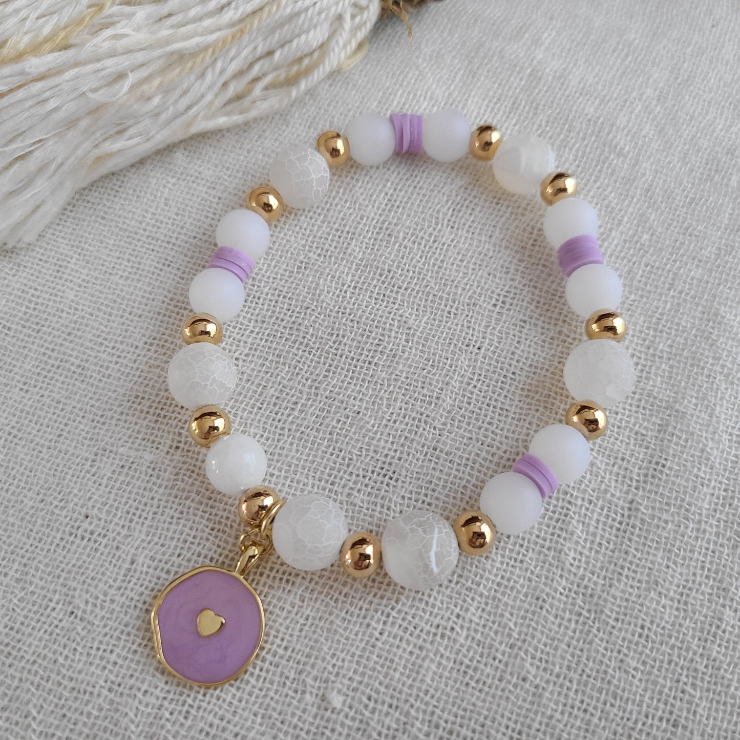 Bracelet en jade blanc et coeur lilas