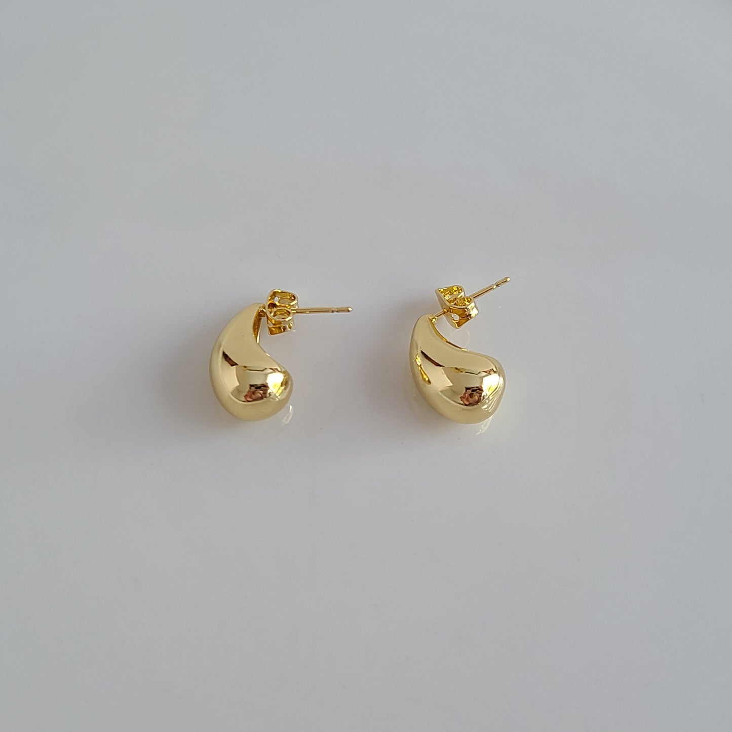 Lilly - Small Gold Earrings