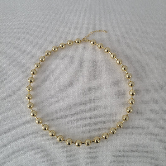 Collier de petites perles dorées