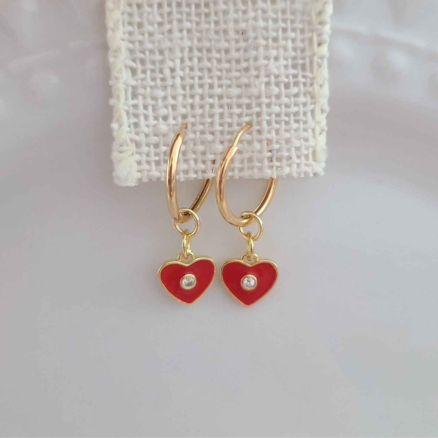 Boucles d'oreilles créoles en forme de cœur rouge